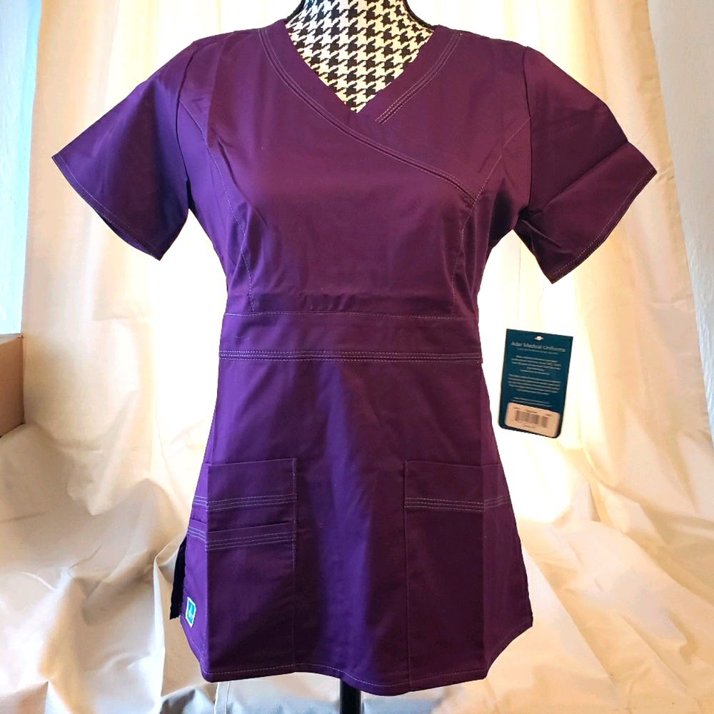 ADAR MEDICAL: NURSES POP STRETCH SCRUB TOP.
